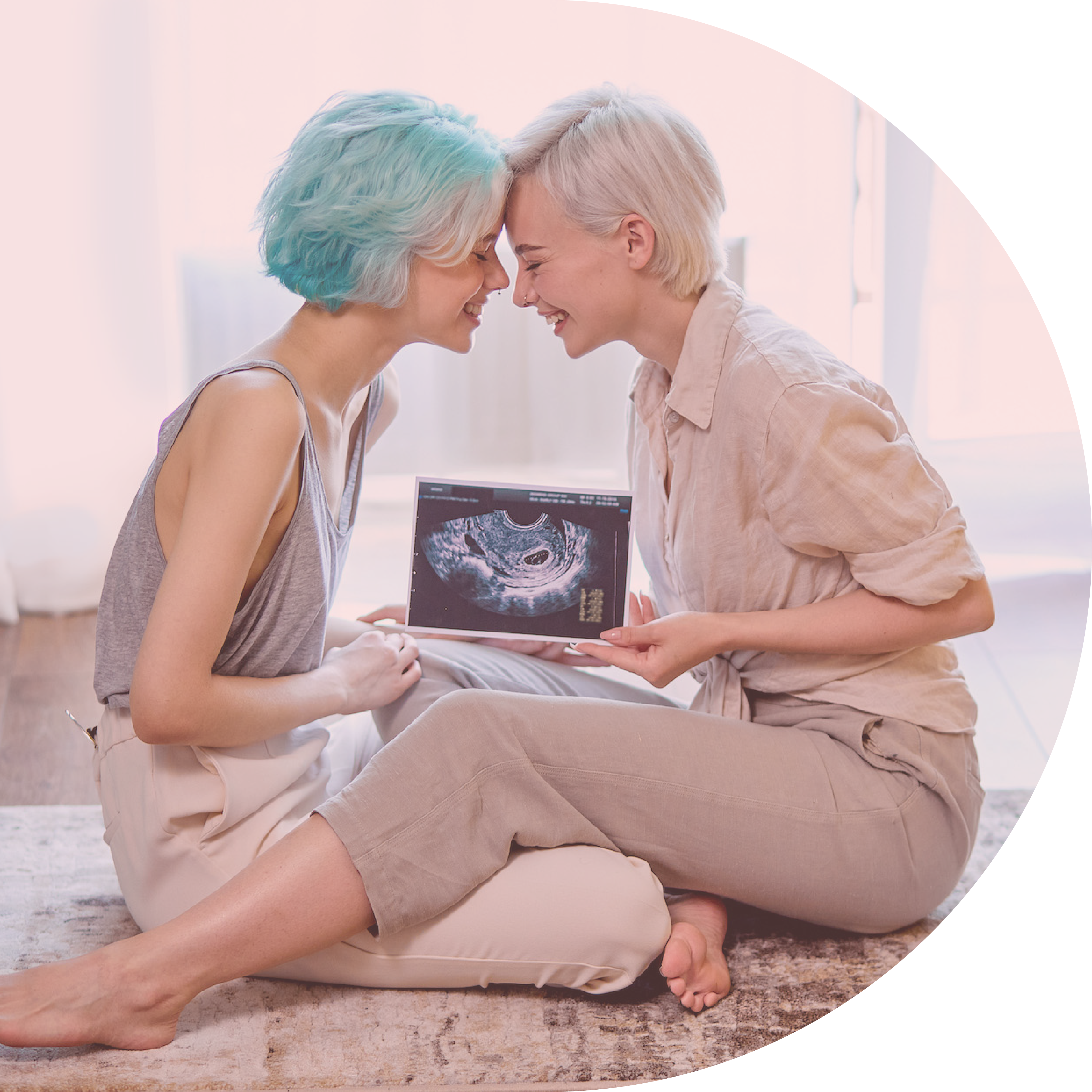 Coppia lesbica statunitense incinta grazie all'applicatore di sperma twoplus per la fertilità